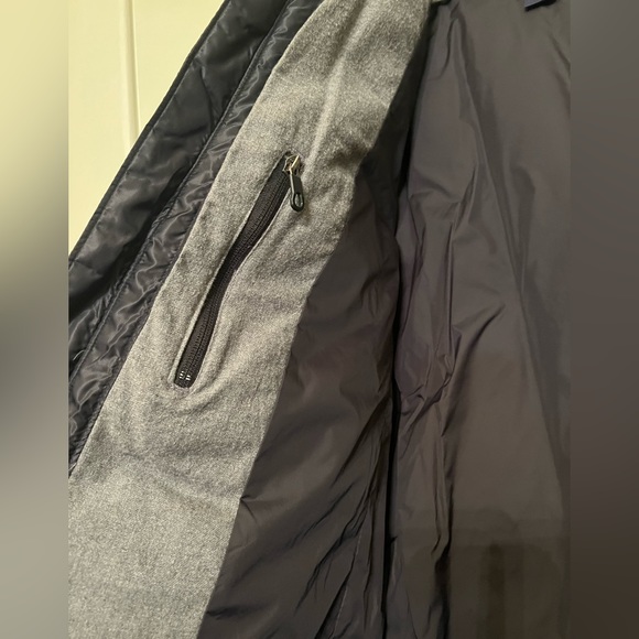 Gap men’s black puffer coat with hood, size large, 
Excellent condition - Picture 6 of 6